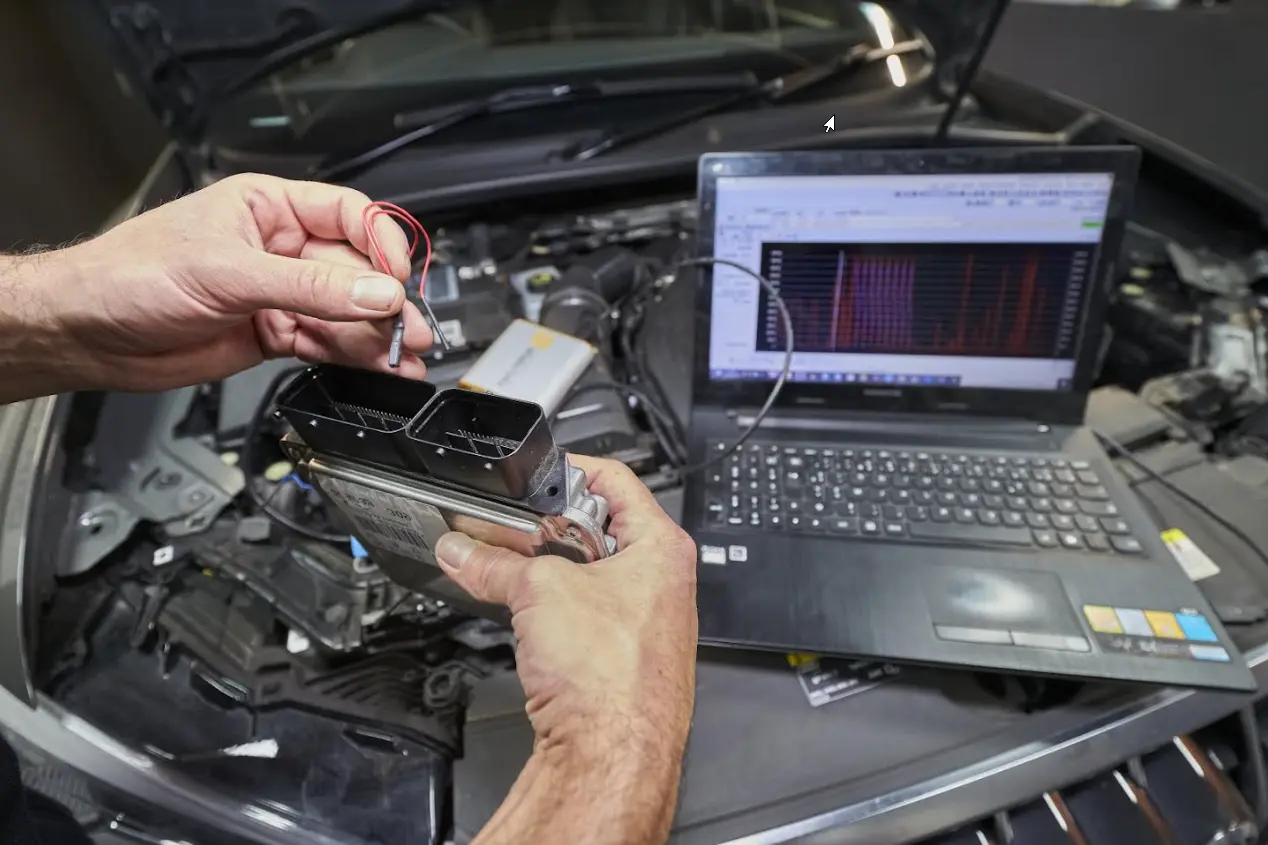 Boîtier additionnel ou reprogrammation moteur