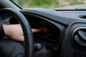 Que signifient les voyants de votre Dacia Sandero et que faire ?